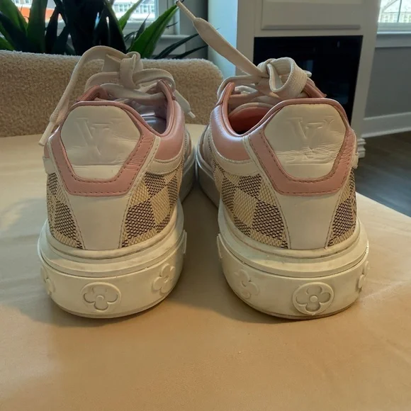LOUIS VUITTON SNEAKERS - Picture 3 of 6